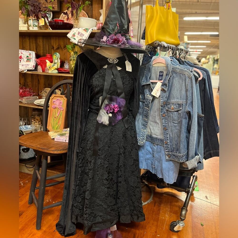 Black Vintage Lace Cocktail Dress - Picture 2 of 3